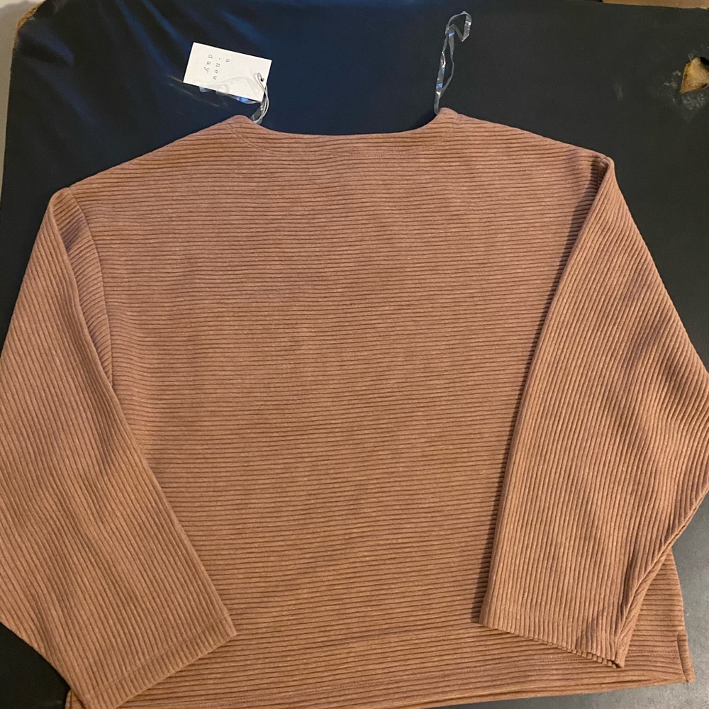 Oversized Women’s sweater - Picture 4 of 4